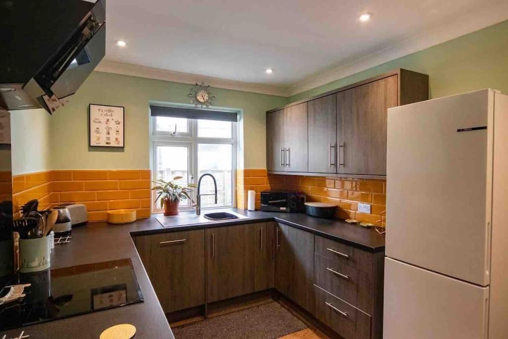 1 Bedroom Self Contained Apartment In Christchurch Winkton Exterior foto