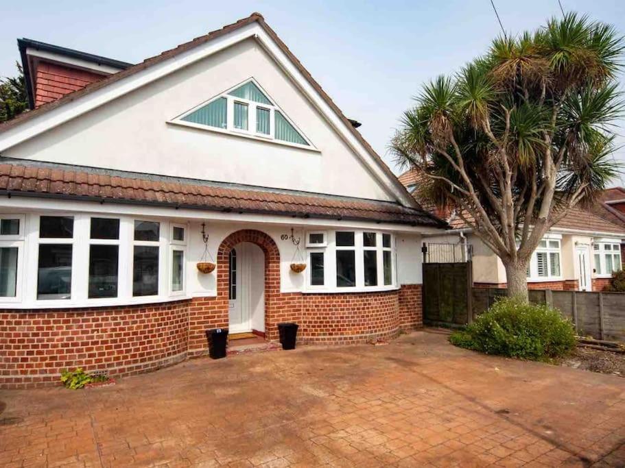 1 Bedroom Self Contained Apartment In Christchurch Winkton Exterior foto