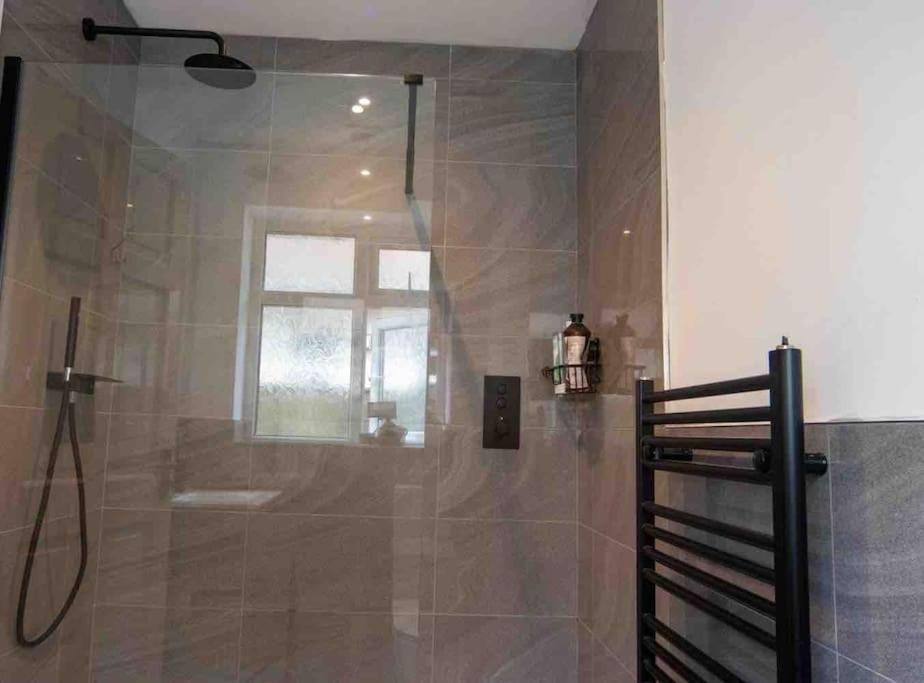 1 Bedroom Self Contained Apartment In Christchurch Winkton Exterior foto