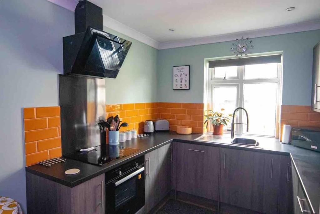 1 Bedroom Self Contained Apartment In Christchurch Winkton Exterior foto